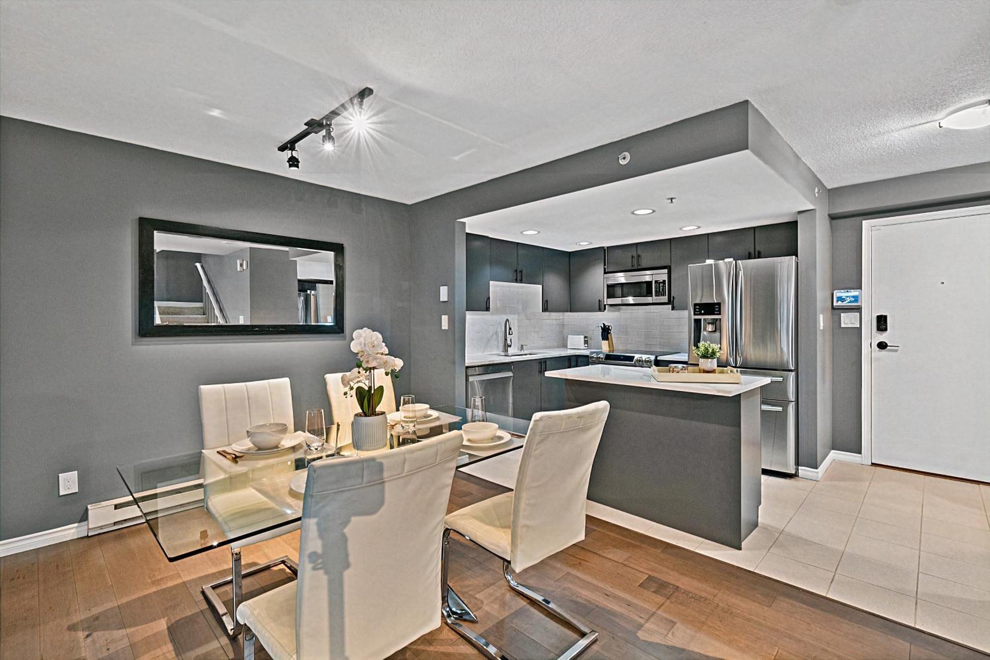 Magnificent 3 Bedroom Duplex In Center Of Yaletown With Fireplace Vancouver Extérieur photo